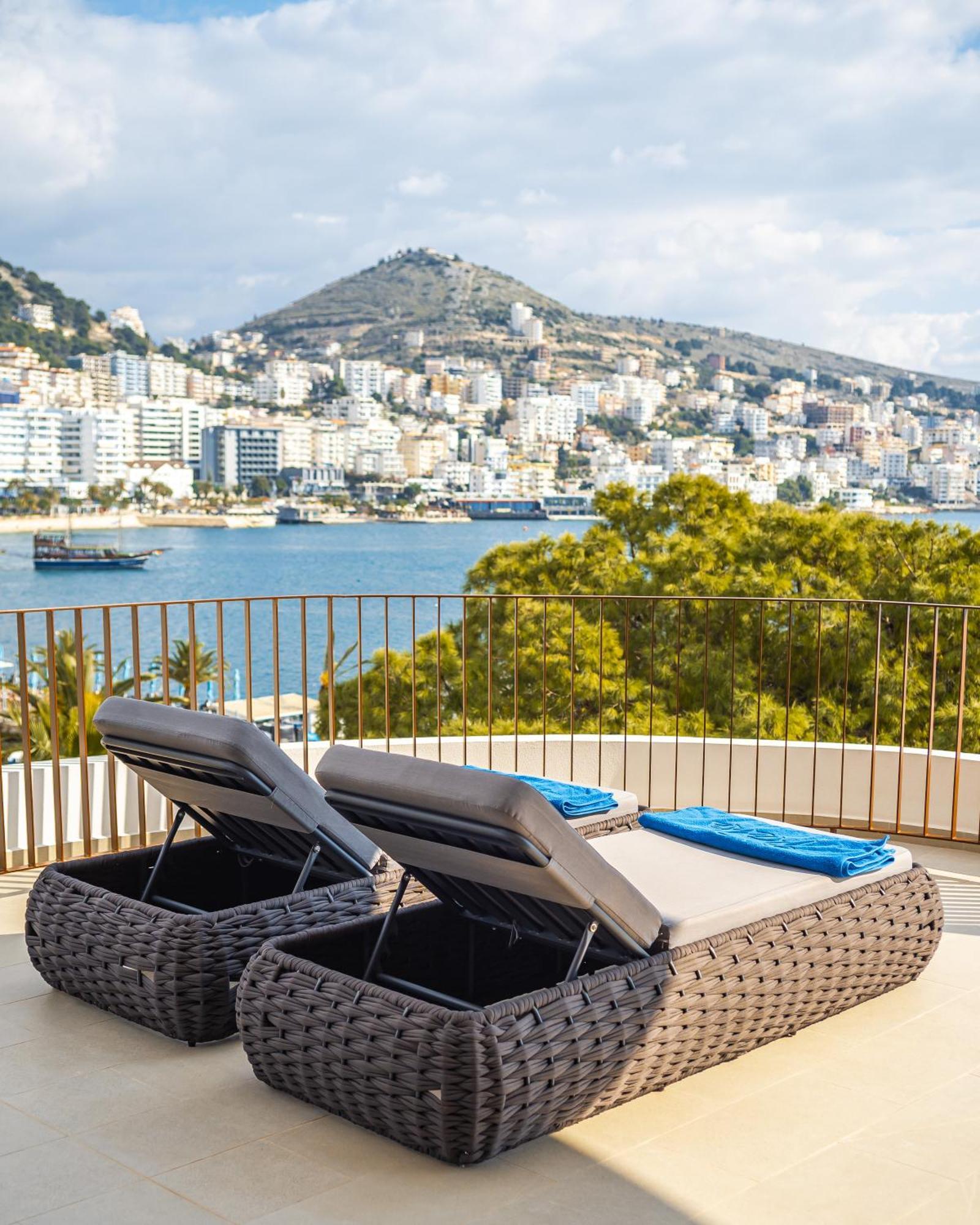 Hotel Vale Sarandë Exteriör bild