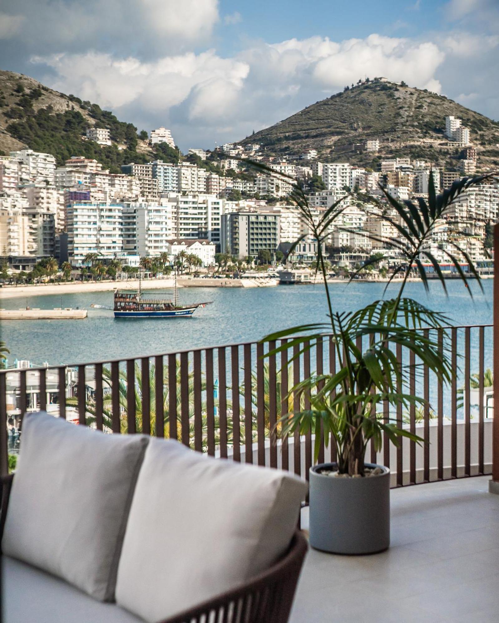 Hotel Vale Sarandë Exteriör bild